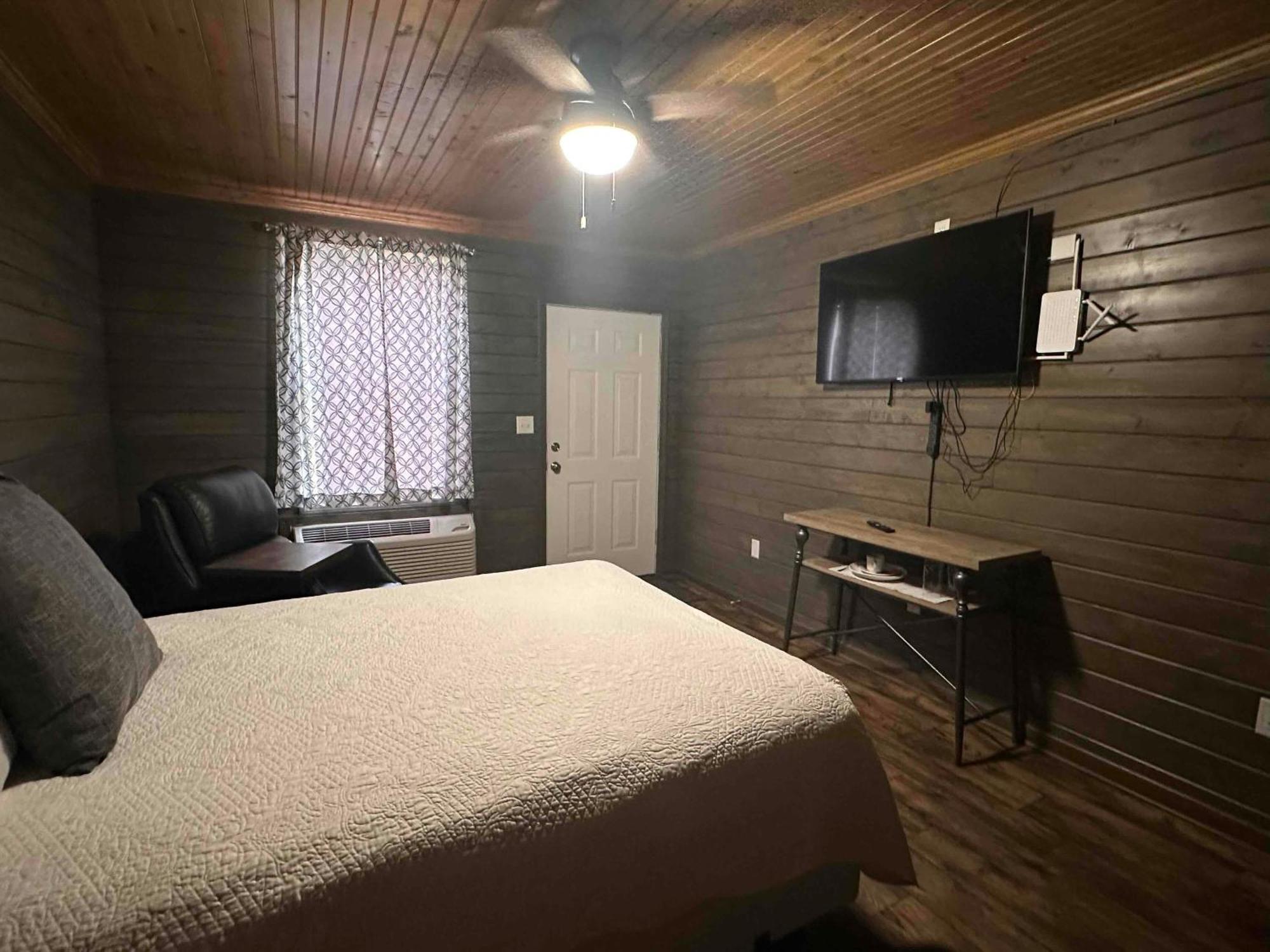 Turn On Inn Lake Village Номер фото